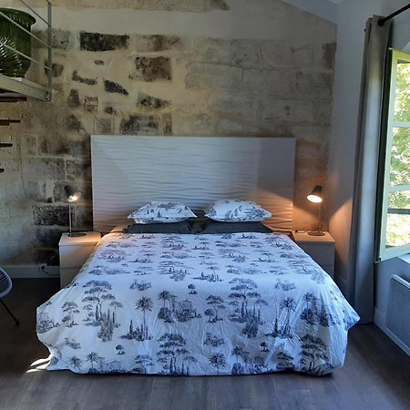 Une Chambre A Uzes Exterior photo