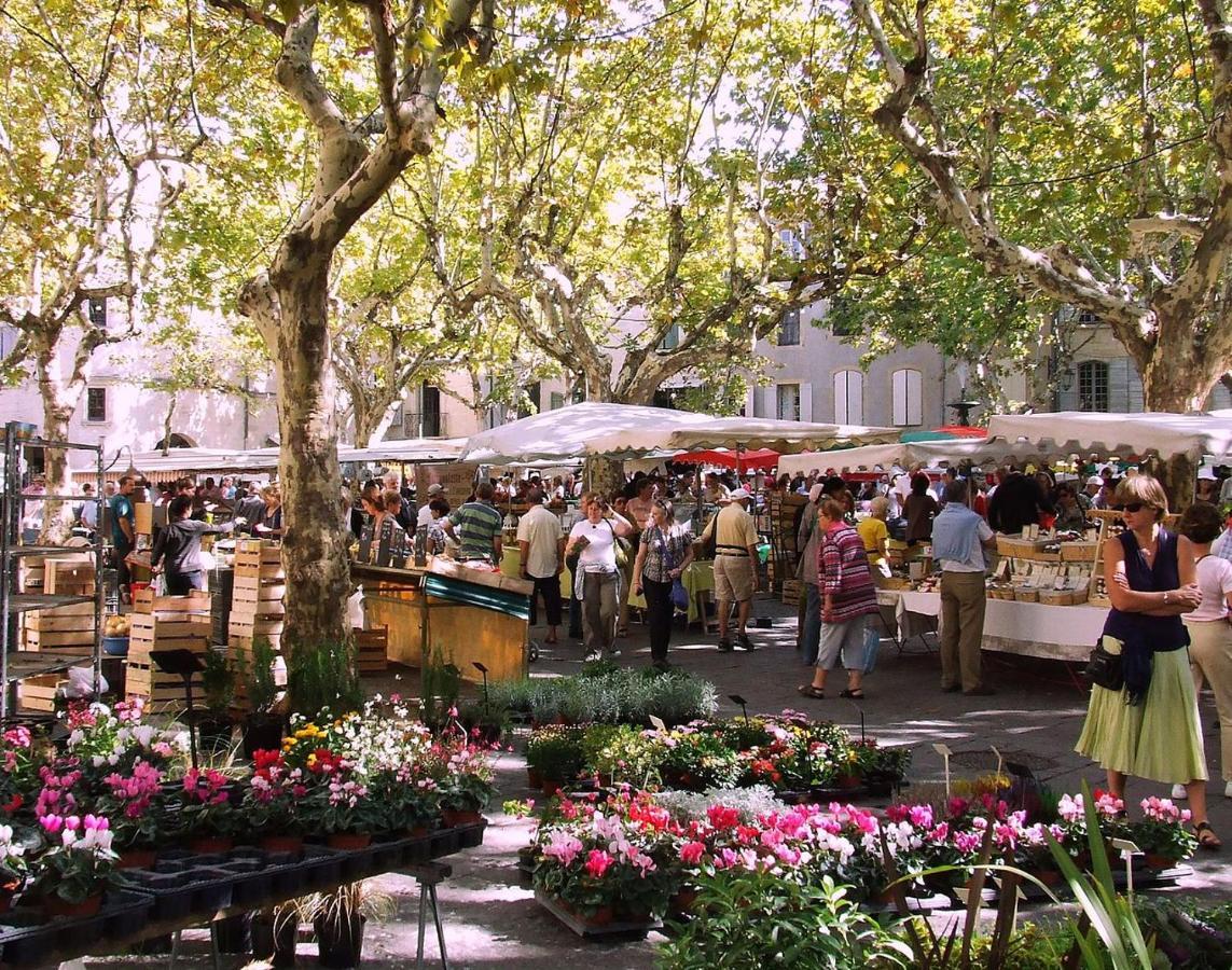 Une Chambre A Uzes Exterior photo