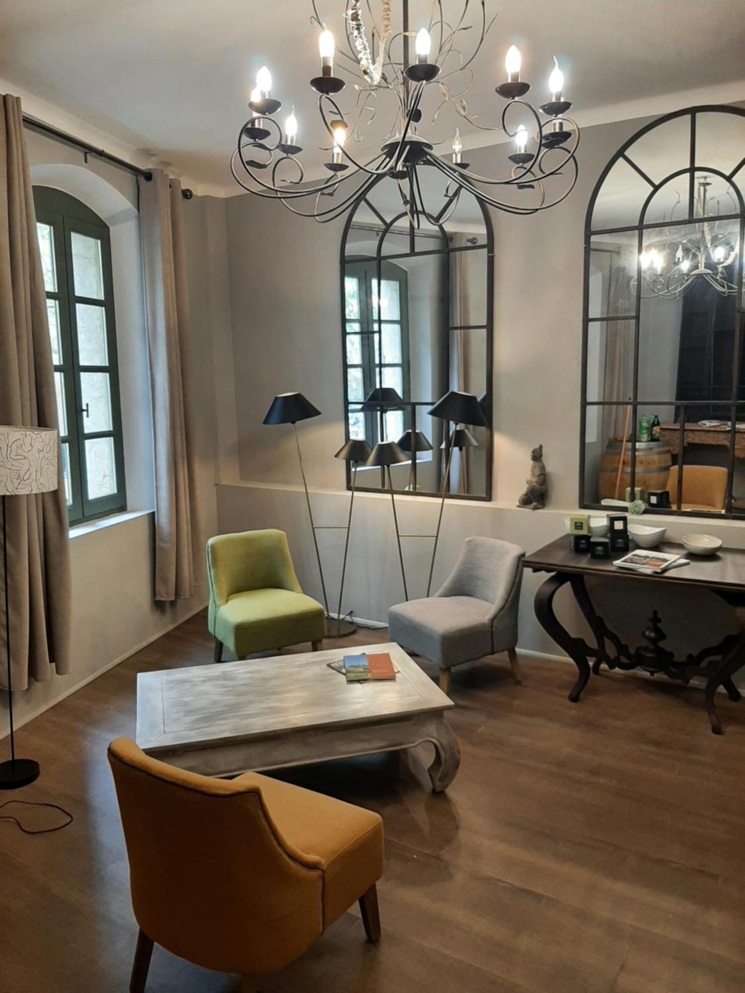 Une Chambre A Uzes Exterior photo