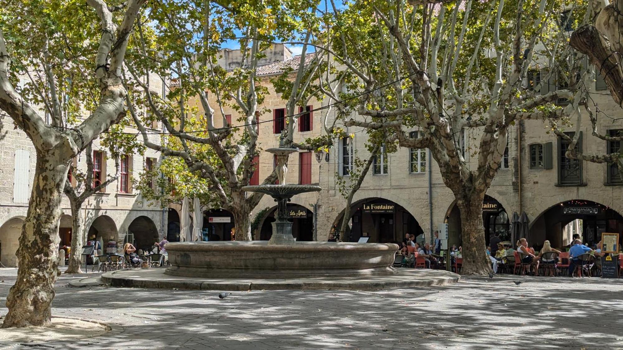 Une Chambre A Uzes Exterior photo