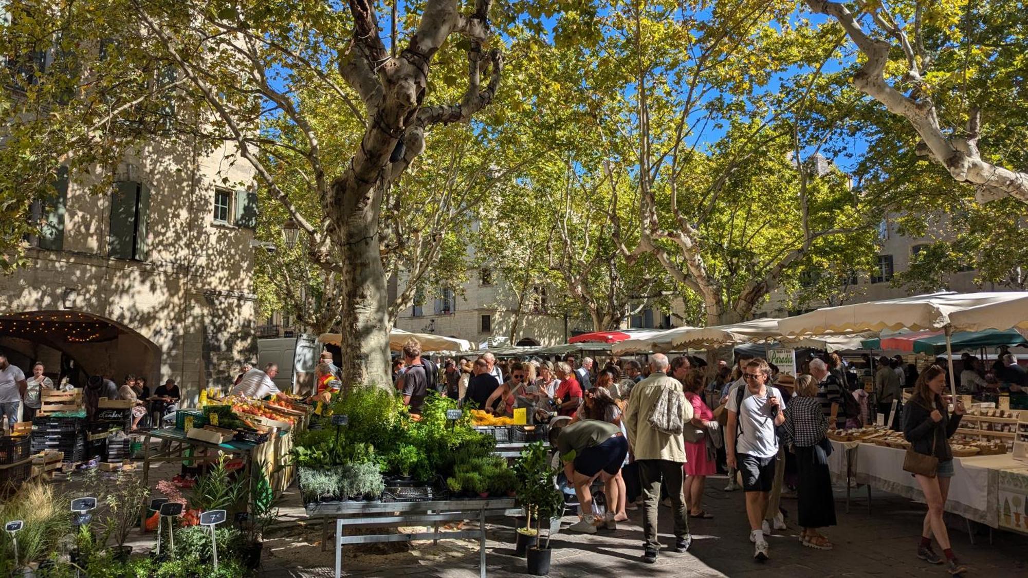 Une Chambre A Uzes Exterior photo